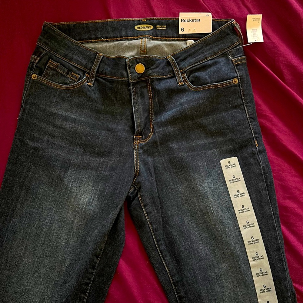 NWT Old Navy Rockstar super skinny jeans. Size 6